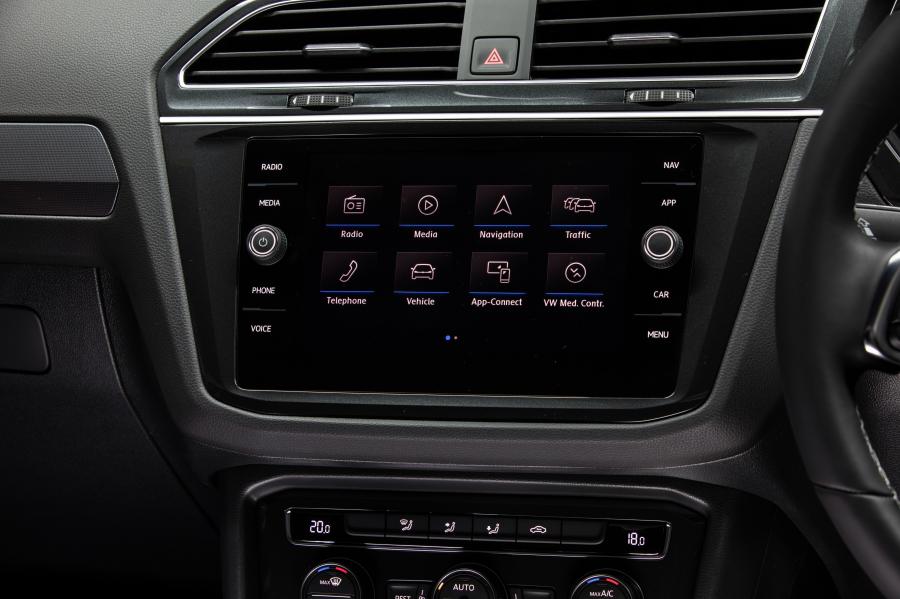 Детали интерьера Volkswagen Tiguan R-Line Edition 2019 года  (AU) (фото 10 из 10)